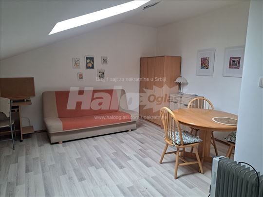 Zemun, garsonjera, odlicna lokacija,pored Z kapija