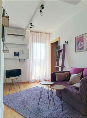 Denkova bašta, kod Beo centra, Mis Irbijeve
