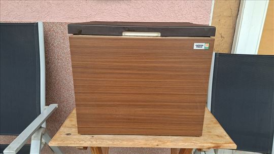 Auto kamp frizider na plin 12 i 220 