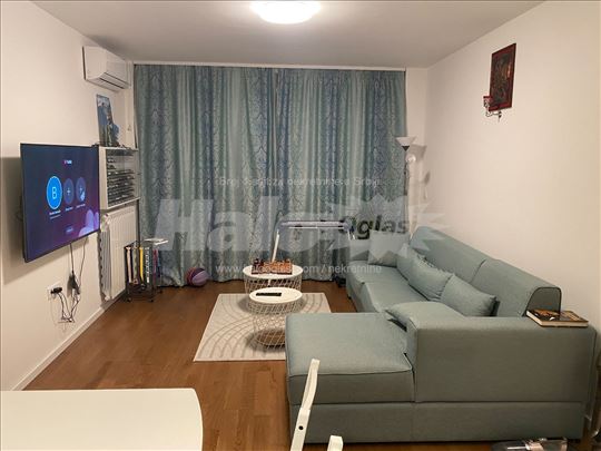 Izdajem stan u naselju Sunnyville