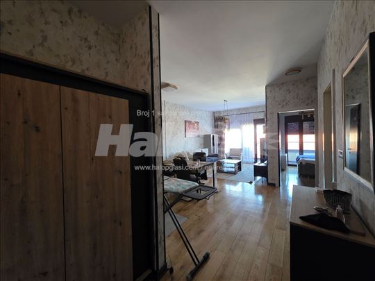 Izdajem stan u Zemunu