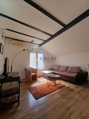 Komforan 2.5 stan u kući sa odvojenim ulazom – ide