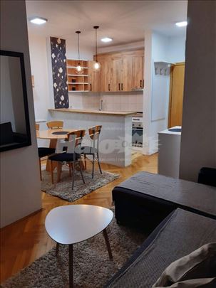 Odlična lokacija- futoška pijaca. Vlasnik