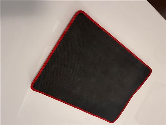 Redragon gaming podloga za miš – kao nova, ne kliz