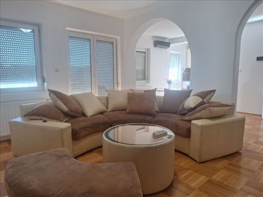 SJAJNA ponuda!Četvorosoban stan,Vojvode Vlahovića!