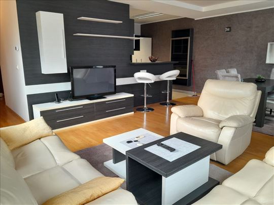 TOP ponuda!LUX trosoban stan na Dedinju,garaža! 