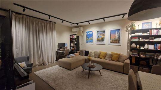 Trosoban stan na Dorćolu