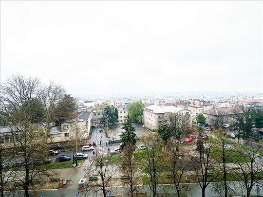 Adaptilan u 3.5, može na kredit, južna orijent