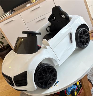 Auto za decu ( na akumulator) 