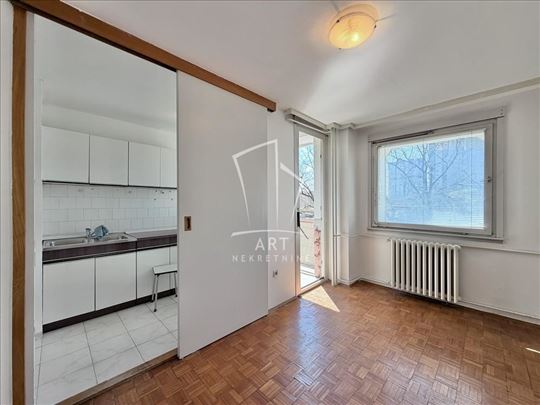 Blok 28 , svetao, funkcionalan stan ID#14680