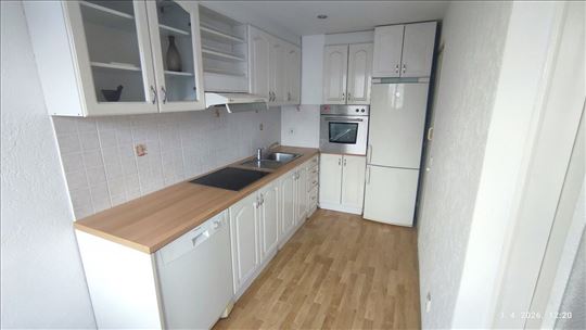 Dvoiposoban, nenamešten, peti sprat, Fontana