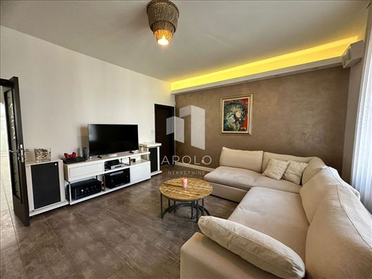  Ekskluzivna kuća na Dedinju sa dvorištem