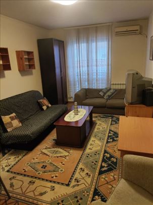 Garsonjera u Doža Đerđa- odmah useljiva ! 