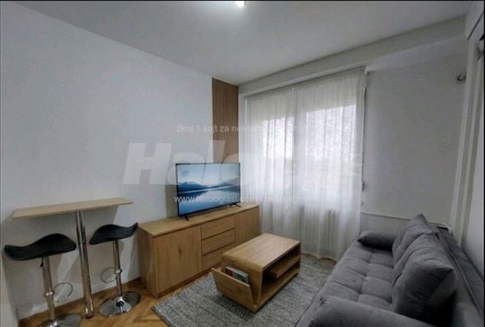 Ustanicka-Konjarnik, garsonjera u zgradi 