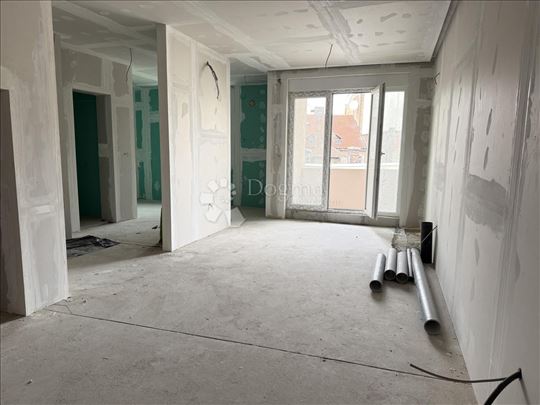 Hram, 2.0 stan sa terasom u mirnoj ulici