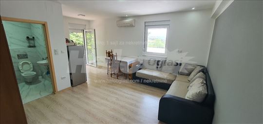 Izdajem NOV namešten stan Spomen park Jajinci