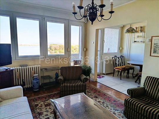 Izdavanje stana Kej oslobiđenja 83m2