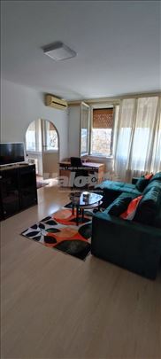 Komforan stan sa novim nameštajem i tehnikom