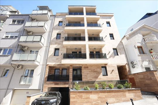 Lux stan kod Kluza sa dvorištem 40m2-bez provizije