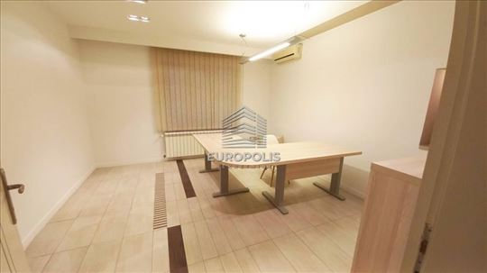 Lux stan u prizemlju, odmah useljiv, bez ulaganja 