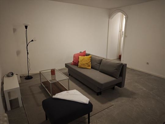 Nedeljka Gvozdenovića,kod okretnice autobusa ID#19