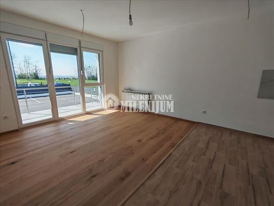 Novogradnja sa parking mestom na atraktivnoj lokac