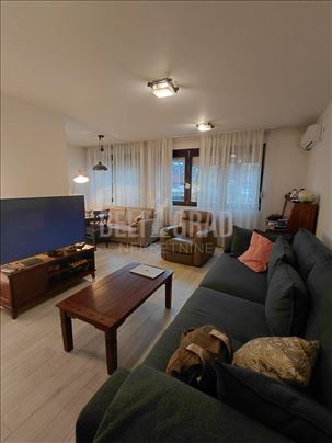 Odličan, 3.0 stan, kompletno renoviran