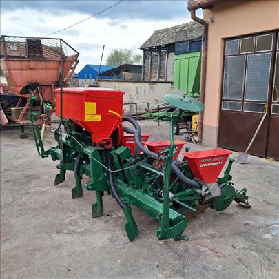 Pneumatska sejalica 4 reda sa depozitorom