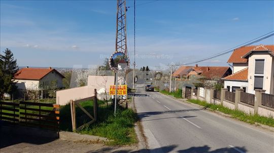 Popovica Fruškogorski Put plac sa pogledom na grad