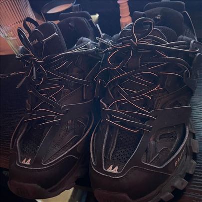 prodajem patike balenciaga track, crne black