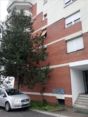 Radnih akcija 72m2 plus 10m2 lodja