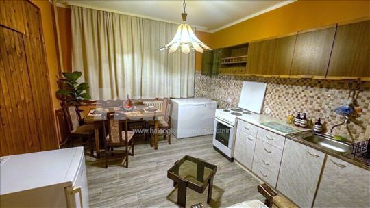 Renoviran i svetao stan 68 m² sa 2 terase – Rača