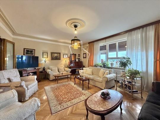 Salonac kod Belog dvora sa 124m2 PP ID#14643