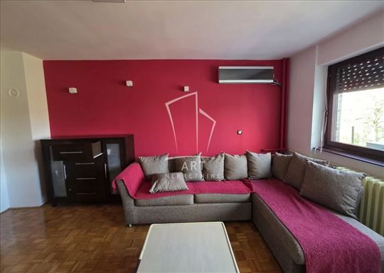 Skojevsko naselje, svetao, pet friendly stan sa po