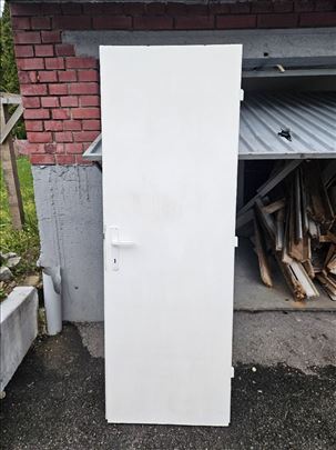 Sobna vrata s bravom i kvakom bez štoka