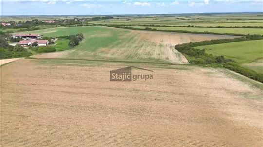 Uknjižen plac, Pećinci, Ogar