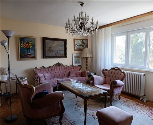 Prelep porodičan četvorosoban stan – Retko u ponud