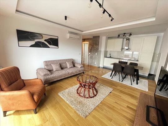 Vojvode Stepe, odmah useljiv, sa garažnim mestom I