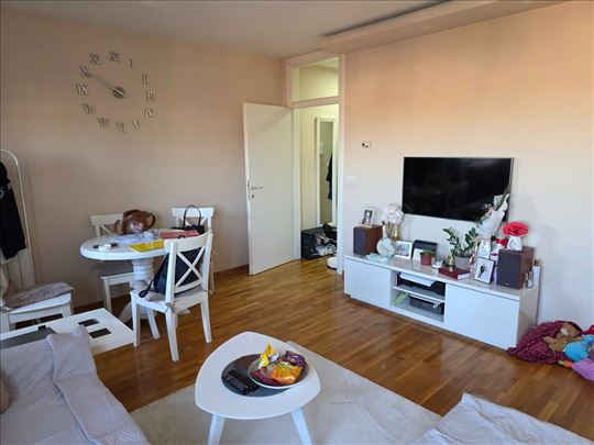 Altina Uknjižen, super pozicija 2,5 nov odličan