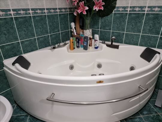 Hidromasazna kada-djakuzi masazer komplet 