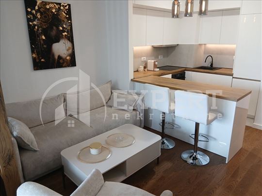 Izdaje se luksuzna garsonjera u kompleksu Planet r