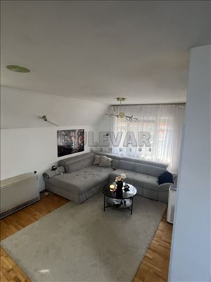 Izdaje se polunamešten stan u kući kod Banovine, 6