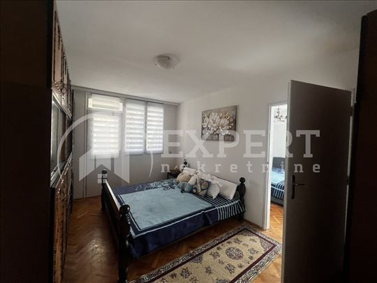 Izdaje se stan na Crvenom pevcu