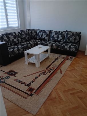 Izdaje se stan na Panteleju, 55m2