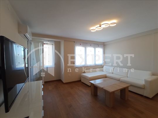 Izdaje se troiposoban stan u blizini Čaira, neusel