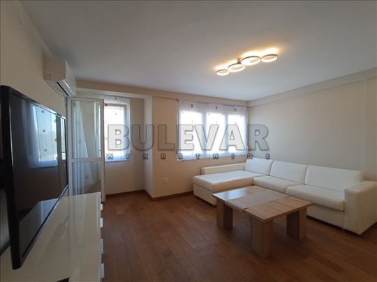 Izdaje se troiposoban stan u blizini Čaira, neusel