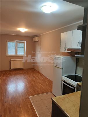 Izdajem 1.5 polunamesten stan