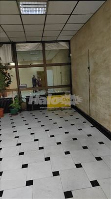 Izdajem poslovni prostor