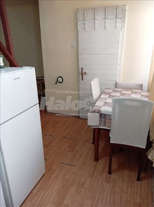 Izdajem stan u Zemunu