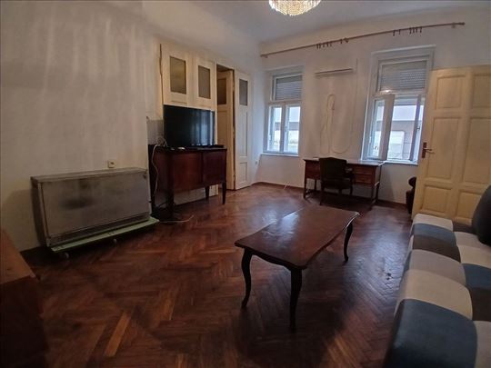 Izdajemo 2.5 salonski stan na Vračaru, 80m2